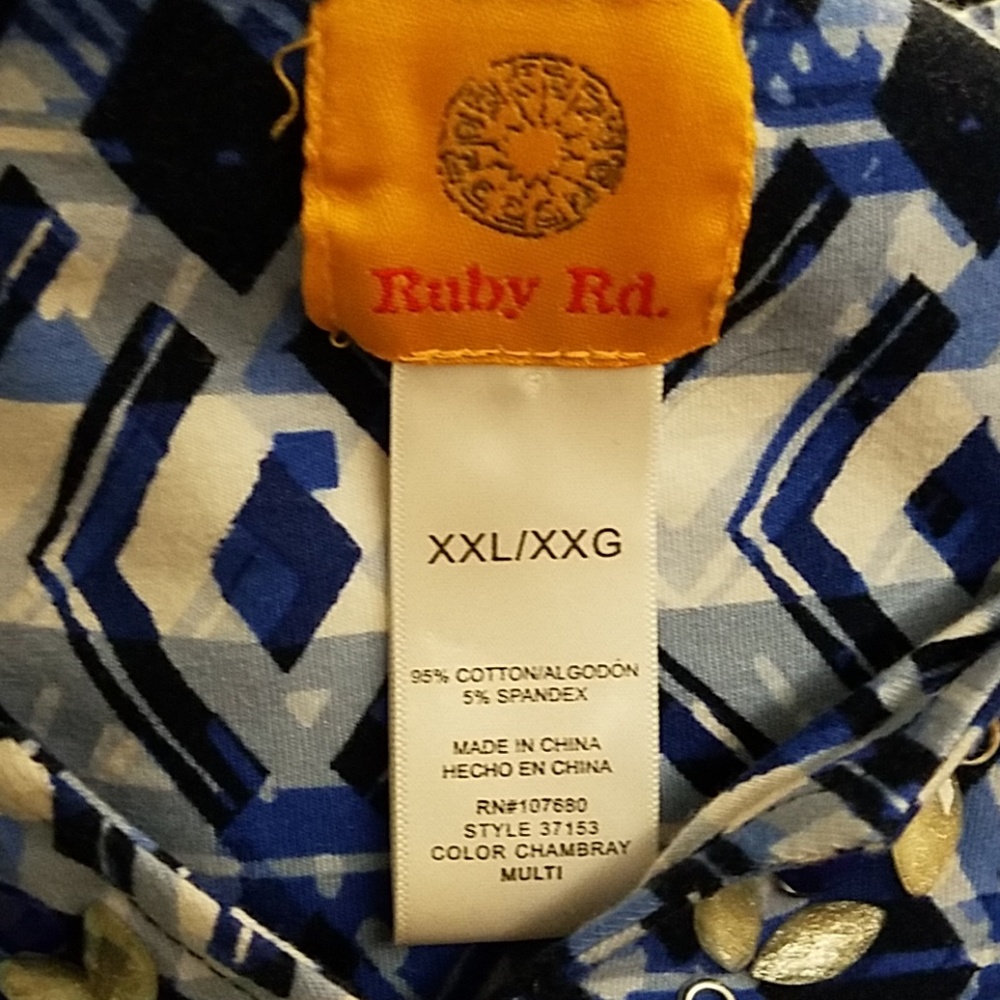 Blue and white 3/4th sleeve print top - Picture 4 of 4